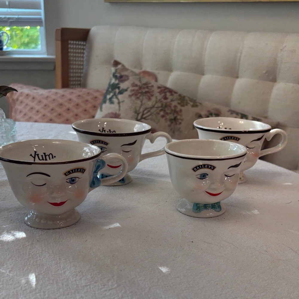 Baileys Face Mug Set - White and Blue set 4